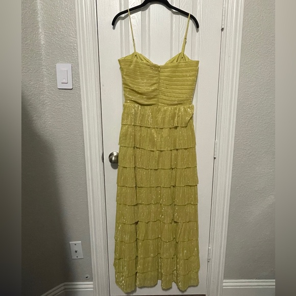 NWT Gianni Bini Grace Metallic Plisse
Sweetheart Neck Cut-Out Tiered Dress - Picture 9 of 9